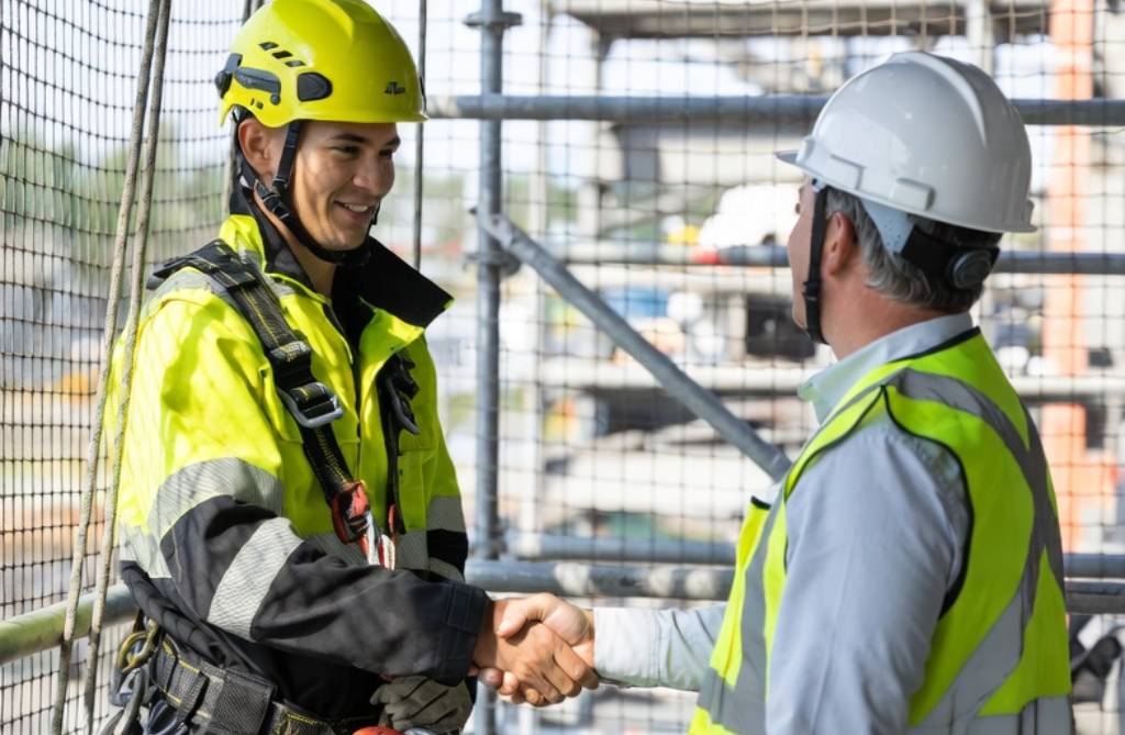 How Rope Access Companies Hire: Insider Guide to Landing Your Next Contract