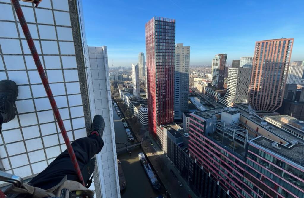 Rope Access Salary Guide: What Technicians Really Earn in 2025